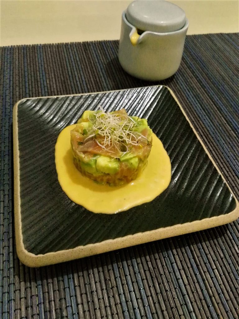 tartar de aguacate y salmón ahumado