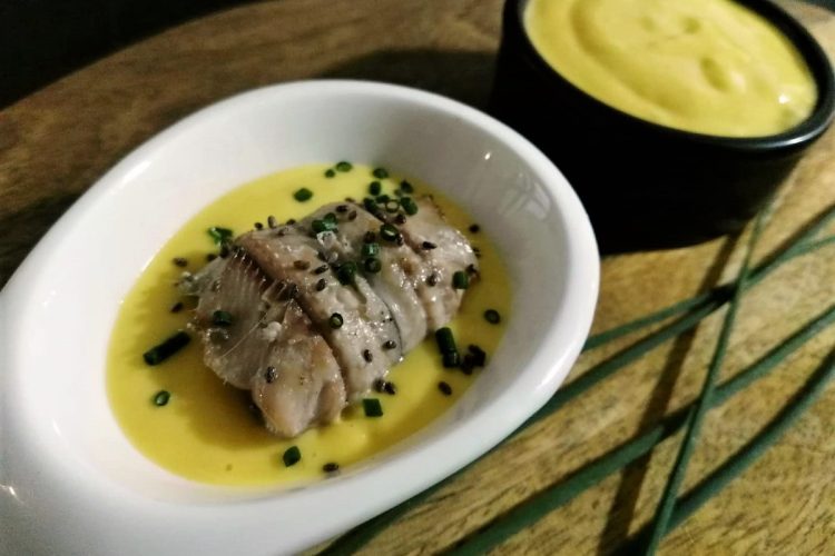 boquerones al limón con mahonesa de mango