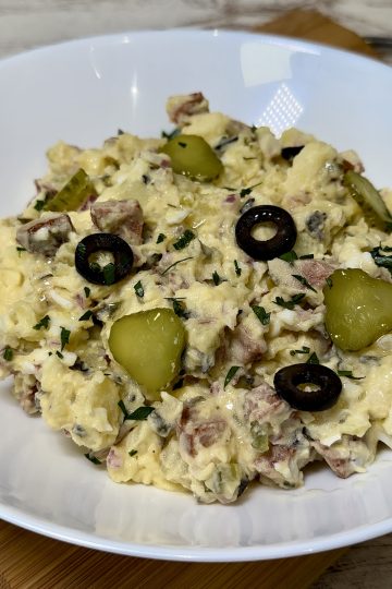 ensalada alemana de patata y salchichas